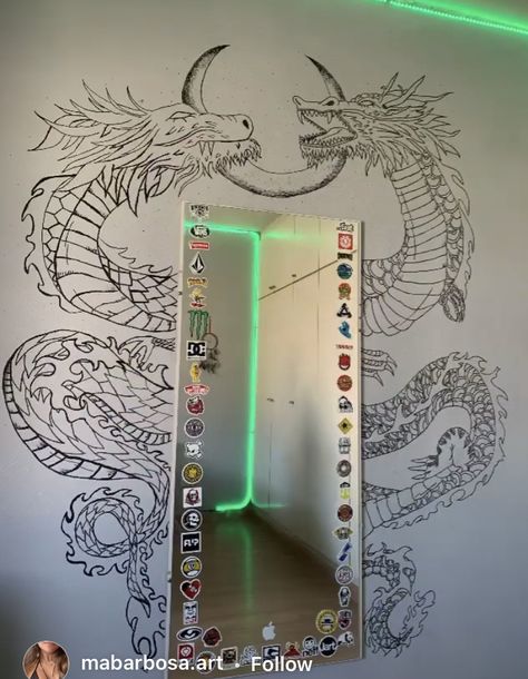 Mirror Graffiti Aesthetic, Wall Painting Room Aesthetic, Wall Drawings Aesthetic, Mural Ideas For Bedroom, Draw On Wall Ideas, Graffiti Decor Interior Design, Bedroom Murals Aesthetic, Room Mural Ideas Aesthetic, Aesthetic Things To Paint On Wall