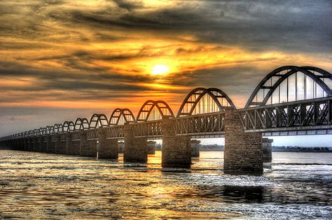 Godavari Bridge is also known as Kovvur Rajahmundry Bridge is a truss bridge spanning the Godavari river in Rajahmundry. Rajahmundry Godavari, Mahanadi River, Rivers In India, Rivers Of India, Godavari River, Yamuna River, Brahmaputra River, Ganga River, Indus River