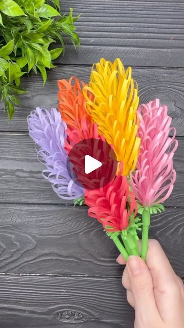 Diy Hairclips, Paper Flower Bouquet Diy, Cardboard Crafts Decoration, Craft Basket, Craft Ideas Paper, Paper Flowers Diy Easy, Cardboard Craft, Diy Paper Flowers, Easy Paper Flowers