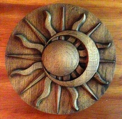 Sri Lankan Culture, Wooden Sun, Hanging Craft Ideas, Colombo Sri Lanka, Hanging Craft, Clay Wall Art, Wood Carving Designs, New Paper, Wall Hanging Crafts