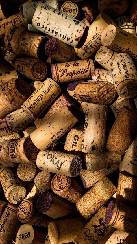 Wine Wallpaper, Cork Wallpaper, Iphone Wallpaper Texture, Chianti Wine, Wine Photography, Wine Art, Art Gallery Wallpaper, Wine Corks, Wood Wallpaper