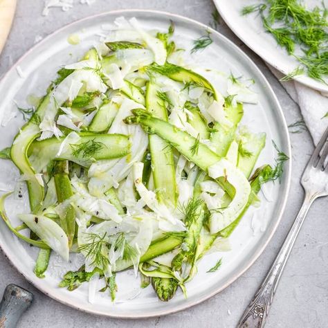 Aspargus Salad, Beautiful Salad, Fennel Salad, Summer Lunch, Picnic Time, Asparagus Recipe, Clean Recipes, Fennel, Nutritious Meals