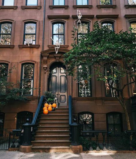 Fotó - Google Fotók Brooklyn Brownstone, Holiday House, Holiday Home, Google Photos, Lamp Post, Brooklyn, Anthropologie, Instagram Photos, New York