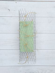 Large floral and greenery swag pieces are very much on trend for both weddings and featured wall decor (think over the mantel!). They can seem quite daunting because of their size and the sheer amount of greenery/florals in them but here are some tips and tricks to create your perfect piece to display! Here is what I used for this project: Craft foam Chicken wire Wire clippers (to cut the chicken wire and greenery/floral stems) Twine Greenery/filler Wood flowers from Oh You're… Diy Arch Floral Arrangement, Diy Wedding Arch Flowers, Greenery Swag, Hanging Flower Arrangements, Diy Swag, Featured Wall, Floral Mechanics, Diy Wedding Arch, Wedding Swag