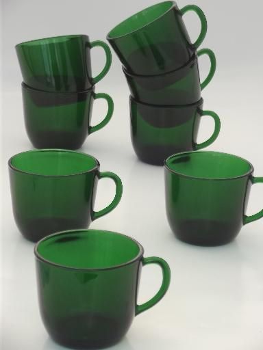 forest green glass cups for punch set or teacups, vintage French glass? Green Glass Cups, Apartment 2023, Green Coffee Cups, Tea Cup Design, Pastel Kitchen, French Glass, Green Cups, Green Colours, Utility Style