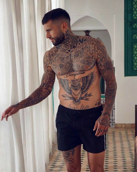 Traps Tattoo Men, Hot Men With Tattoos, Traps Tattoo, Trap Tattoos Men, Side Neck Tattoo For Guys, Trap Tattoo, Tatau Tattoo, Chest Tattoo Stencils, Buzz Haircut