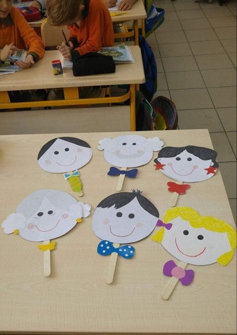 Family Crafts Preschool, Family Activities Preschool, Hand Art Kids, Physical Activities For Kids, Kindergarden Activities, Montessori Toddler Activities, Messy Art, Toddler Arts And Crafts, Seni Dan Kraf