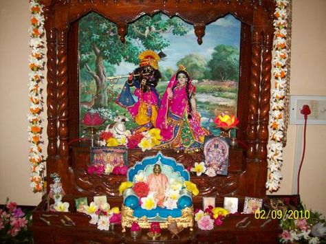 nice background Deity Worship, Nice Background, Home Altar, Hare Krishna, Cool Backgrounds, Krishna, Worship, Quick Saves, Art