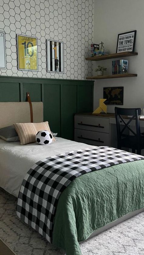 Teen Boy Bedroom Green, Boys Adventure Bedroom Ideas, Bedroom Ideas Boys, Preteen Boys Bedroom, Older Boys Bedrooms, Boys Bedroom Green, Green Boys Room, Small Boys Bedrooms