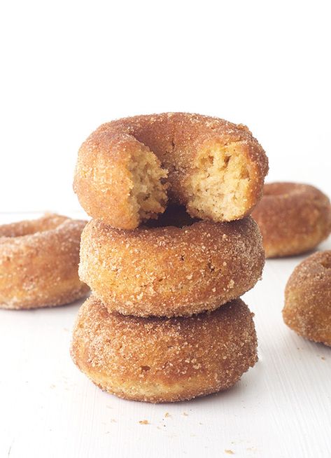 Learn how to make light and fluffy Baked Cinnamon Sugar Donuts, cooked in the oven, and then generously rolled in sweet cinnamon sugar. Cinnamon Donuts Baked, Cake Donuts Recipe, Homemade Donuts Recipe, Baked Donut Recipes, Cinnamon Donuts, Pan Sin Gluten, Glazed Donuts, Cinnamon Sugar Donuts, Sugar Donut