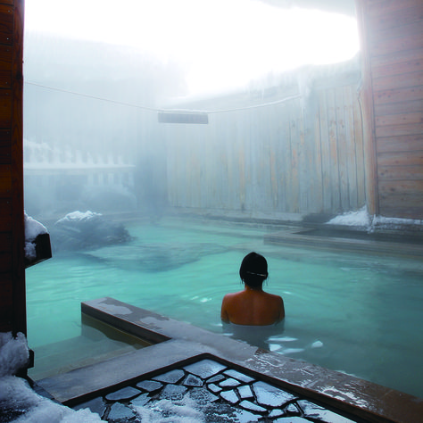 Chilling out in the steaming hot spring baths of Goshiki Onsen! #niseko #japan #relax Bathhouse Aesthetic, Love Hotel Japan, Japanese Environment, Niseko Japan, Bath Tube, Onsen Japan, Japanese Onsen, Japanese Hot Springs, Spring In Japan