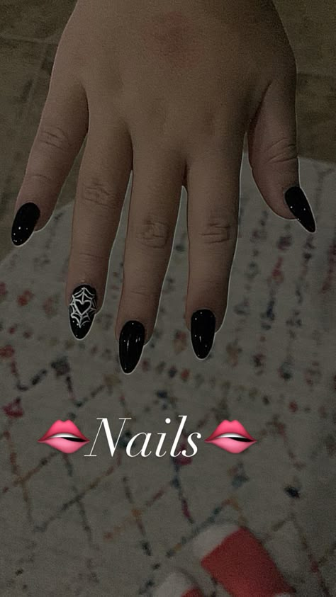 Black Nails With Spider Web Design, Spider Man Nails Black, Black Nails Spider Webs, Spiderman Nails Almond, Black Spiderman Nails, Black Nail Ideas Almond, Spiderman Nails Short, Short Spiderman Nails, Simple Spiderman Nails