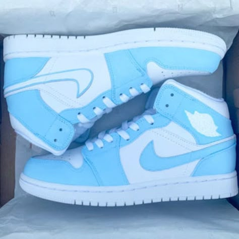 Take flight in a striking Baby Blue Custom Air Jordan 1. Step out with a bold look that will make you stand out and impress your peers. Don't miss your shot to make an unforgettable style statement. 🔥💙 🔥 100% genuine, Brand New.👟 Custom sneakers.💫 Every pair is hand-made to order.✨ Best quality waterproof and scratch-proof paints used.✨ 1000+ satisfied customers across various platforms. 🌎Free worldwide shipping,shipping within 5-12 working days🎁 Treat the shoes as art as they are delicat Air Jordan 1 Custom, Jordan 1 Custom, Blue Air Jordan 1, Jordan Design, Custom Air Jordan 1, Nike Shoes Women Fashion, Nike Fashion Shoes, Preppy Shoes, Blue Jordans