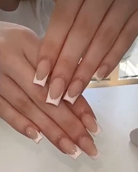 French Tip Acrylic Nails Square Medium, French Tips Glitter Line, Nails To Match White Dress, French Tip With Gold Glitter, Glitter Outlined French Tip Nails, French Tips With Glitter Line, French Tip Lined With Glitter, White French Tip With Glitter Outline, White French Tip Silver Line