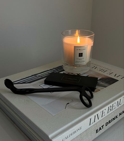 Jo Malone Candle Aesthetic, Candle Minimal, Jo Malone Candle, Minimal Living Room Decor, Minimal Candles, Minimal Living Room, Minimal House, Decor Minimal, Minimal Living