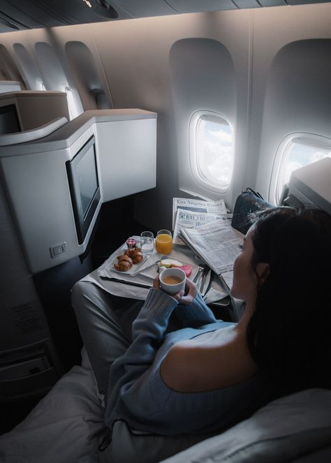 Life Well Travelled – http://tsangtastic.com | Instagram @tsangtastic  Cathay Pacific, Travel OOTD, Airport outfit, Gucci Leather Slipper, byTSANG Jenny Tsang, Airport Aesthetic, Travel Picture Ideas, Holiday Travel Destinations, Airport Travel, Luxury Lifestyle Dreams, Future Lifestyle, Travel App, Business Class