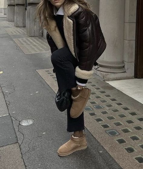 Chestnut, chestnut UGC boots, ugg mini boots, Ugg boots, Ugg shoes, holiday boots, winter boots, fashion shoes, fall boots Outfit With Uggs, Uggs Outfits, Dinner Outfit Casual, Aw 23, Latina Outfits, Cute Thanksgiving Outfits, Estilo Indie, Skandinavian Fashion, Chique Outfits