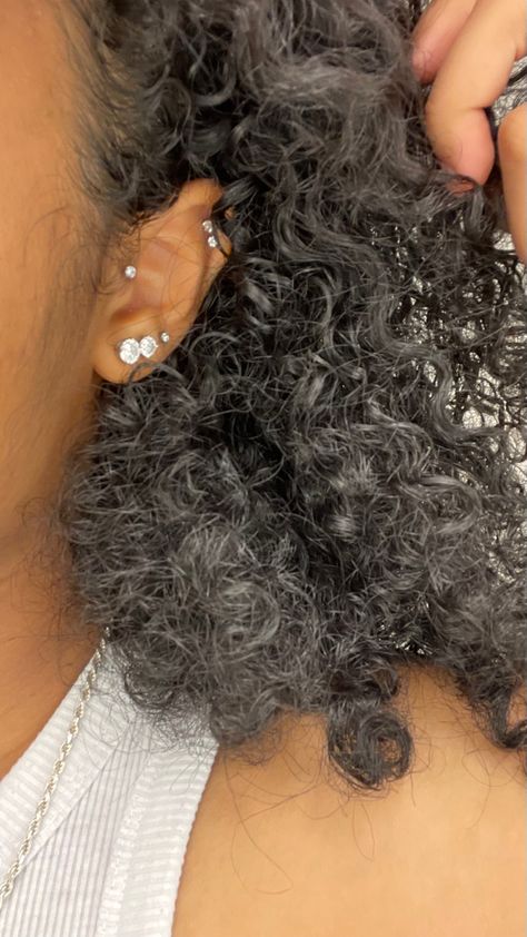 Two Persings Ear, Pretty Piercings Ear, 2 Helix Piercings Stacked, Cartilage Piercing Black Women, 3rd Hole Ear Piercing, Cute Ear Piercings Aesthetic, Double Helix Piercings Black Women, Pircing Ears Girl, Cute Ear Piercings Combinations Baddie