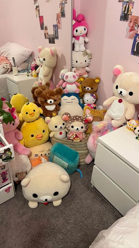 Gyaru Room, Hello Kitty Room Decor, Aesthetic Jewellery, Pastel Minimalist, Sanrio Stuff, Hello Kitty Rooms, Room Makeovers, Girly Room, Anime Room