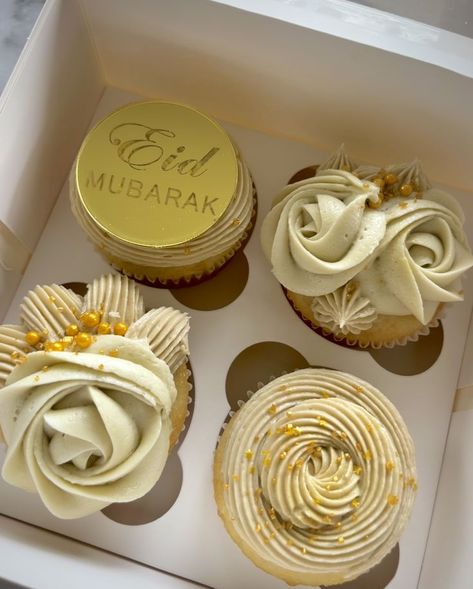 Umrah Mubarak Cupcakes, Eid Mubarak Cupcakes, Eid Cupcakes Ideas, Cupcakes Business, Eid Baking, Eid Cakes, Eid Aesthetic, Eid Cupcakes, Eid Mubarak Cake