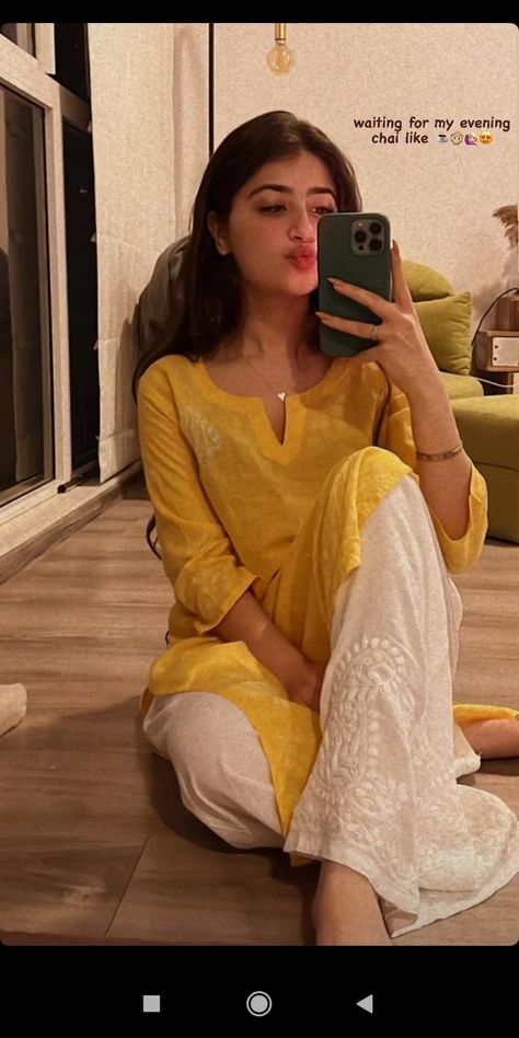 Aditi Bhatia, Trendy Outfits Indian, Traditional Indian Dress, Desi Fashion Casual, Casual Indian Fashion, Indian Dresses Traditional, Traditional Indian Outfits, Everyday Fashion Outfits, Quick Outfits