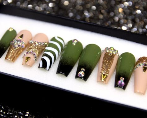 Fake Nails Green, Green Goth, Green Press On Nails, Shattered Glass Nails, Camo Nails, Gucci Nails, Press On Nails Long, Animal Nail Art, Velvet Nails