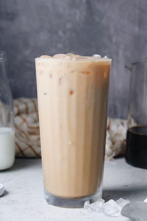 Making an Iced Chai Latte at home is so easy. Make your own chai concentrate with your favorite chai tea bags, control the sweetness level and save money! Starbucks Chai Latte, Starbucks Iced Chai, Iced Chai Latte Recipe, Chai Latte Starbucks, Starbucks Chai, Chai Concentrate, Chai Latte Recipe, Iced Chai Tea Latte, Iced Chai Latte