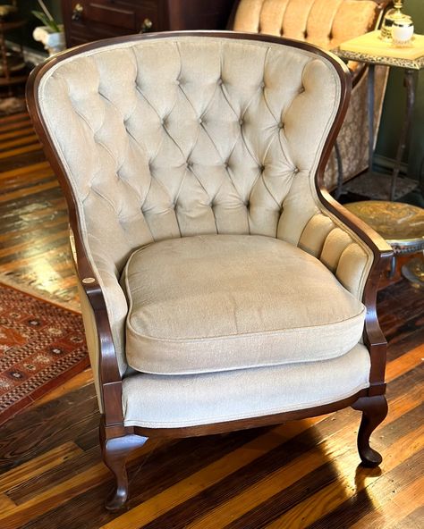 𝐒𝐎𝐋𝐃— Vintage Cream Velvet Tufted Chair. Beautiful tufted arm chair with a neutral, cream colored upholstery. It would make a great living room accent chair or comfy lounging spot in a reading nook. In very good condition with minor wear on the wood frame due to age. No stains or tears in the upholstery. 32”w x 29”d x 35”t, seat 19”t $170 This piece can be seen in store while still available. Pick up, local delivery or uShip. 📍Columbia, PA Dm to purchase or get a shipping quote! ______... Victorian Furniture Decor, Velvet Tufted Chair, Great Living Room, A Reading Nook, Vintage Mid Century Furniture, Tufted Chair, Tufted Arm Chair, Velvet Accent Chair, Victorian Furniture