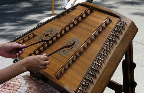 How to Play the Hammered Dulcimer: 5 Simple Steps http://www.celticmusicinstruments.com/how-to-play-the-hammered-dulcimer/ Dulcimer Instrument, Hammer Dulcimer, Lap Harp, Dulcimer Music, Mountain Dulcimer, Hammered Dulcimer, Mountain Music, Learn To Play Guitar, Folk Instruments