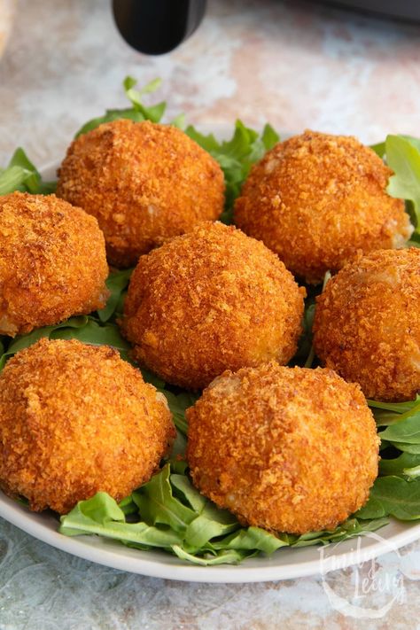 Air Fryer Arancini Air Fry Arancini, Arancini Balls Air Fryer, Air Fryer Appetizers Recipes, Arancini Recipe Air Fryer, Air Fryer Arancini Balls, Arancini Air Fryer, Airfryer Vegetarian, Air Fryer Arancini, Air Fryer Easy Recipes