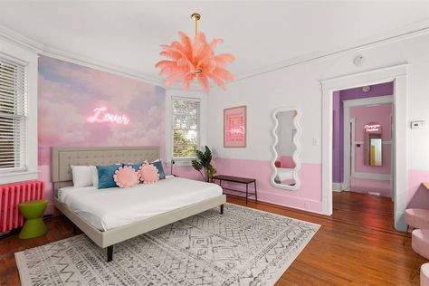 The Taylor Swift Apt • Music Row • Walkable! - The Dolly House Taylor Swift Bedroom Ideas, Taylor Swift Bedroom, Teen Bedroom Ideas, Dolly House, Music Row, 2 Twin Beds, Clean Linen, Clothes Washing Machine, King Bedroom