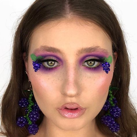 🕷CHARLOTTE BARKER on Instagram: “GRAPES 🍇🍇🍇 do you like red or green grapes better ??? I prefer the red 😋 ——————————————————— FACE @anastasiabeverlyhills luminous…” Fruit Makeup Looks, Pomegranate Makeup, Grape Makeup, Fruit Makeup, Drugstore Makeup Tutorial, Electric Forest, Red Face, Cheap Makeup, Neutral Makeup