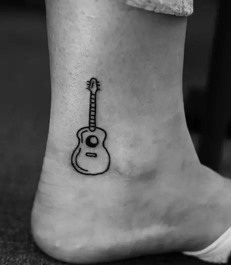 Ukulele Tattoo, Country Music Tattoos, Musician Tattoo, Music Lover Tattoo, Tattoo On Ankle, Cute Guitar, Acoustic Guitar Tattoo, Guitar Tattoo Design, Tattoo Lettering Styles