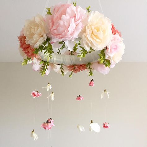 Flower Birthday Theme, Baby Mobile Ideas, Crib Mobile Girl, Floral Mobile, Boho Chic Nursery, Mobile Ideas, Boho Mobile, Pink Mobile, Diy Baby Mobile