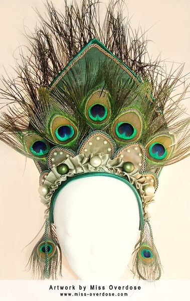 Beautiful head dress.... Love it Male Headdress, Peacock Costume, Peacock Theme, Peacock Art, Fantasy Costumes, Peacock Feathers, Peacock Feather, Tiaras And Crowns, Peacocks