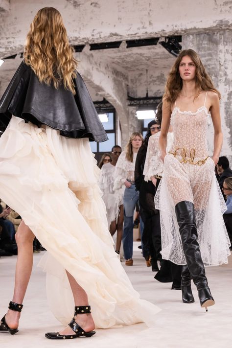 The runway — not TikTok — brought back boho chic | Vogue Business Couture, Haute Couture, Evening Dresses Elegant Classy, Chloe Runway, Plus Outfits, Oscar 2020, Vogue Business, Bohemian Chic Fashion, Floaty Dress