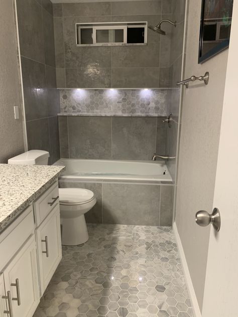 Small Bathroom With Tub Remodel, Restroom Ideas Small, Small Condo Bathroom Ideas, Bathtub Renovation, Beautiful Small Bathroom Designs, Mom Bathroom, Bathroom Downstairs, Small Bathroom Design Ideas, Tub Remodel