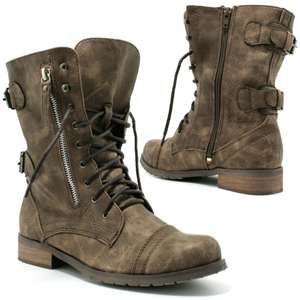 ... Combat Boots Shorts, Short Brown Boots, Military Style Boots, Converse Outfits, Brown Combat Boots, Style Converse, Mens Fashion Edgy, Military Combat, Mens Fashion Rugged