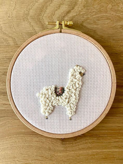 Alpaca Embroidery Pattern, Embroidery Cute Animals, Small Animal Embroidery, Cute Embroidery Animals, Embroidered Animals Simple, Hand Embroidery Animals, Animal Embroidery Simple, Lama Embroidery, Embroidery Animals Easy