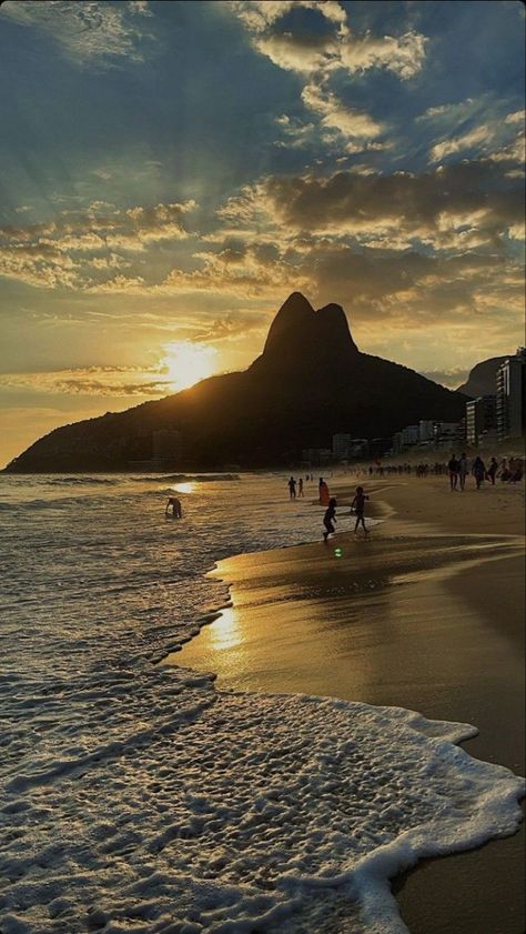 Mar Aesthetic, Praia Aesthetic, Brasil Aesthetic, Brazil Culture, Ipanema Beach, Beach Sunset Wallpaper, Sunset Wallpaper, Paradise On Earth, Beach Vibe