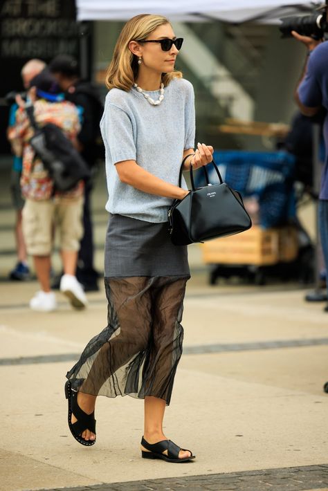 New York Fashion Week Street Style Day 3 Prada Street Style, Outfit Ideas For Church, Latina Outfit, New York Fashion Week Street Style, New York Street Style, New Street Style, Popsugar Fashion, Street Style Trends, The Best Street Style