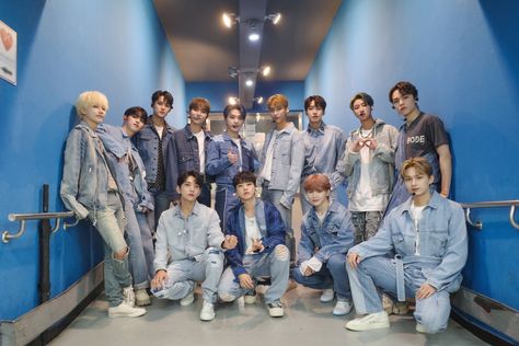 SEVENTEEN revives past concert success in commemoration of the Chuseok holiday with CARATS through their YouTube channel. #SEVENTEEN # Carat Seventeen, Choi Hansol, Won Woo, Dino Seventeen, Seventeen Jun, Seventeen Debut, Seventeen Album, Pledis 17, Group Photo