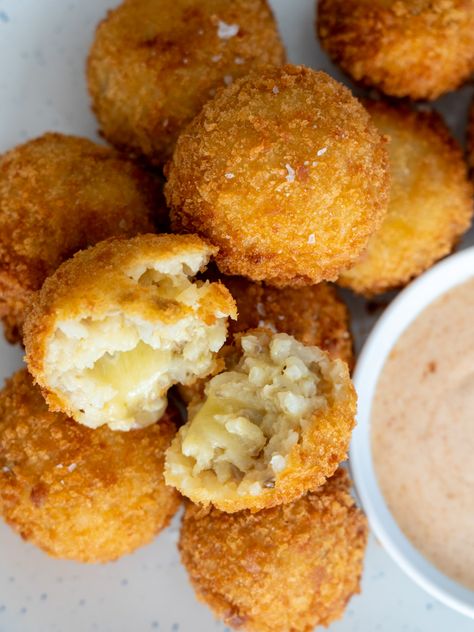 Mushroom Arancini Recipe | Simple Home Edit Mushroom Arancini, Bacon Mushroom Pasta, Arancini Balls, Arancini Recipe, Feta Salad Recipe, Roast Pumpkin Soup, Easy Family Recipes, Brie Bites, Slow Cooker Breakfast