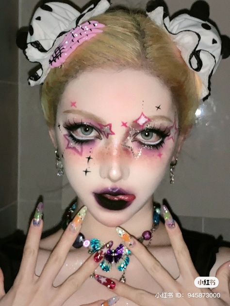 Anime Makeup Looks, Cybergoth Makeup, Cybercore Makeup, Valentine's Makeup, Funky Makeup, Gyaru Makeup, Anime Makeup, Alt Makeup, Graphic Makeup