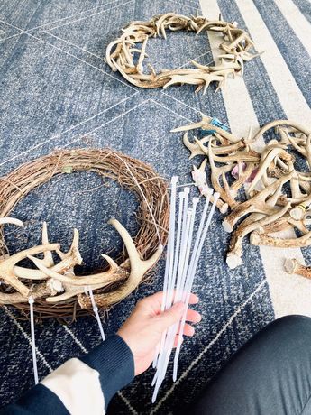 Deer Antler Light Fixture Diy, Ways To Display Antler Sheds, Antler Sheds Ideas, Deer Antler Christmas Wreath, Diy Antler Wreath, Displaying Antler Sheds, Deer Antler Wreaths, Antler Diy Decor, How To Make A Deer Antler Wreath