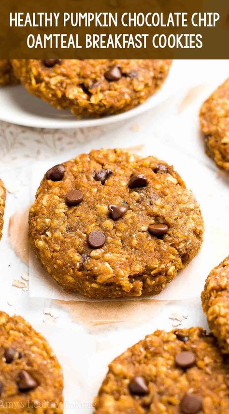 Healthy Pumpkin Chocolate Chip Oatmeal Breakfast Cookies – only 78 calories! They taste like pumpkin pie! Soft, chewy & the BEST pumpkin oatmeal cookies you'll ever have! ♡ healthy pumpkin oatmeal breakfast cookies. gluten free vegan pumpkin cookies. clean eating pumpkin breakfast cookies. easy healthy pumpkin breakfast recipe. Pumpkin Oatmeal Breakfast, Healthy Pumpkin Oatmeal, Breakfast Cookies Gluten Free, Pumpkin Breakfast Cookies, Vegan Pumpkin Cookies, Oatmeal Protein, Pumpkin Breakfast Recipes, Clean Desserts, Oatmeal Breakfast Cookies