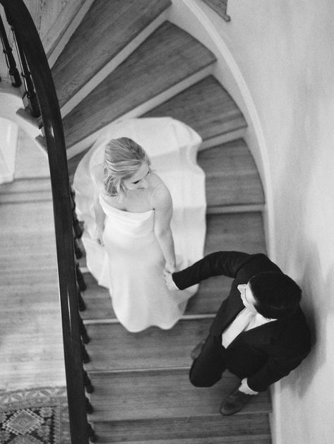 Bride And Groom Staircase Photos, Bride And Groom Stairs, Spiral Staircase Wedding Photos, Wedding Photo Ideas Hotel, Wedding Stairs Photography, Stairs Wedding Photos, Bride And Groom Hotel Photos, Hotel Lobby Wedding Photos, Hotel Room Wedding Photos