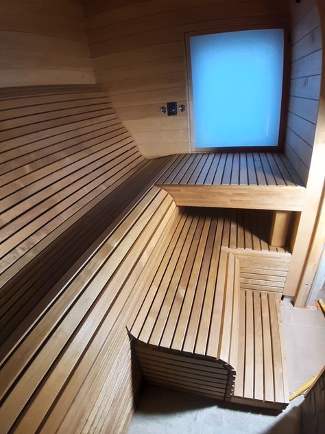 Sauna Build, Sauna Bench, Sauna Interior, Wood Sauna, Sauna Diy, Curved Bench, Sauna Design, Carpentry Diy, Home Reno