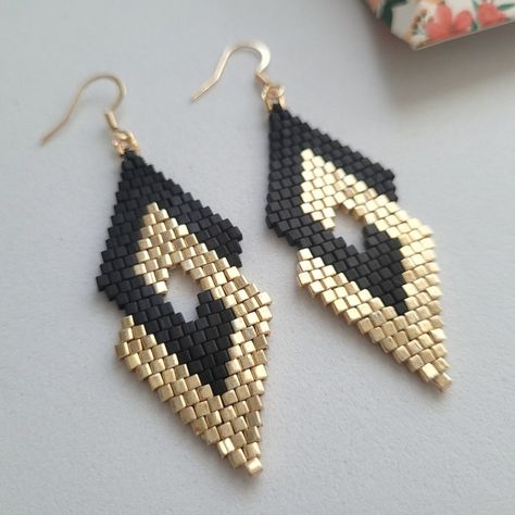 FLUmiyuki - Etsy China Miyuki Earrings, Diy Earrings Materials, Miyuki Beads Pattern, Art Perle, Brick Stitch Earrings, Beaded Jewelry Designs, Beaded Earrings Patterns, Earring Tutorial, Handmade Beaded Jewelry