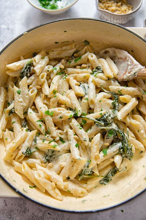 Spinach And Goat Cheese Pasta, Goat Cheese Chicken Pasta, Goat Cheese Pesto Pasta, Pasta With Goat Cheese Recipes, Goat Cheese Pasta Recipes, Goat Cheese Pasta Sauce, Cheese And Broccoli Pasta, Creamy Spinach Pasta, Pasta With Goat Cheese